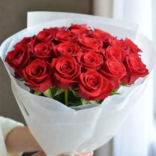 pobrane (1) Bukiet klasyczny z czerwonych róż z opakowaniem